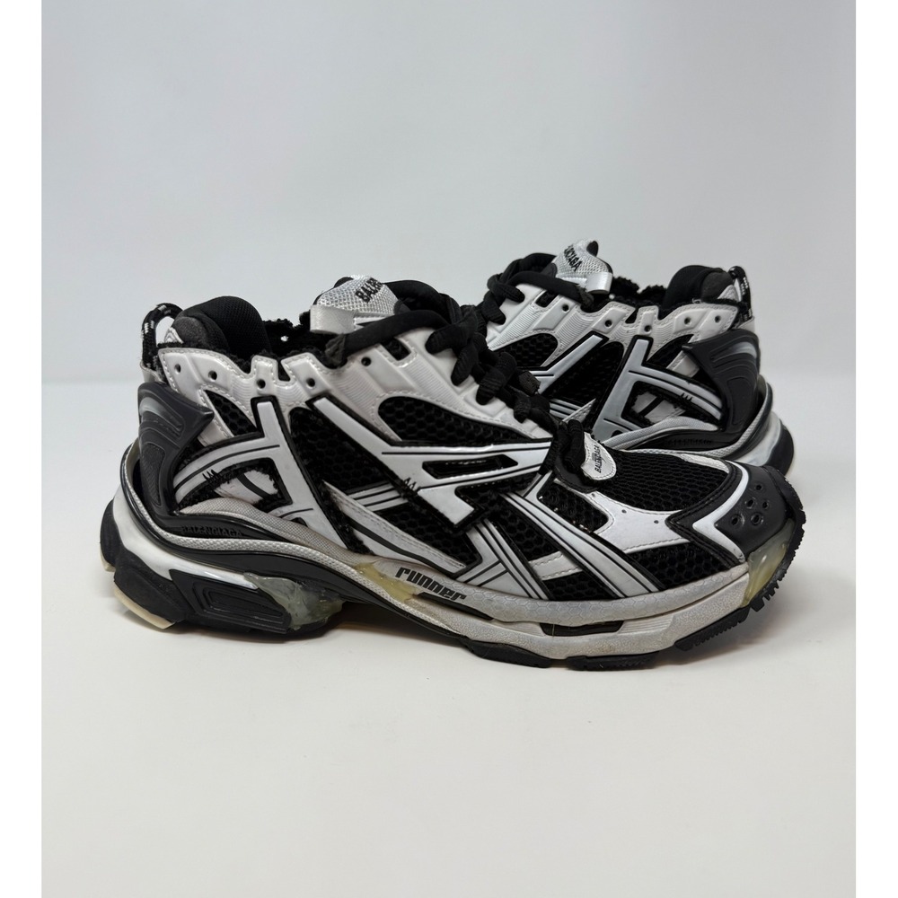 Balenciaga Runner Sneaker Black/White Size 8 US 41 EU